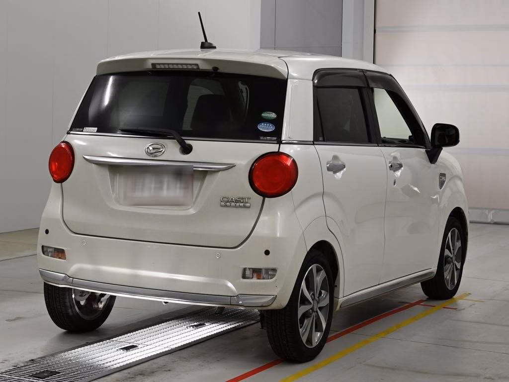 DAIHATSU CAST