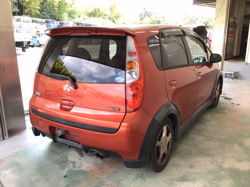 MITSUBISHI COLT