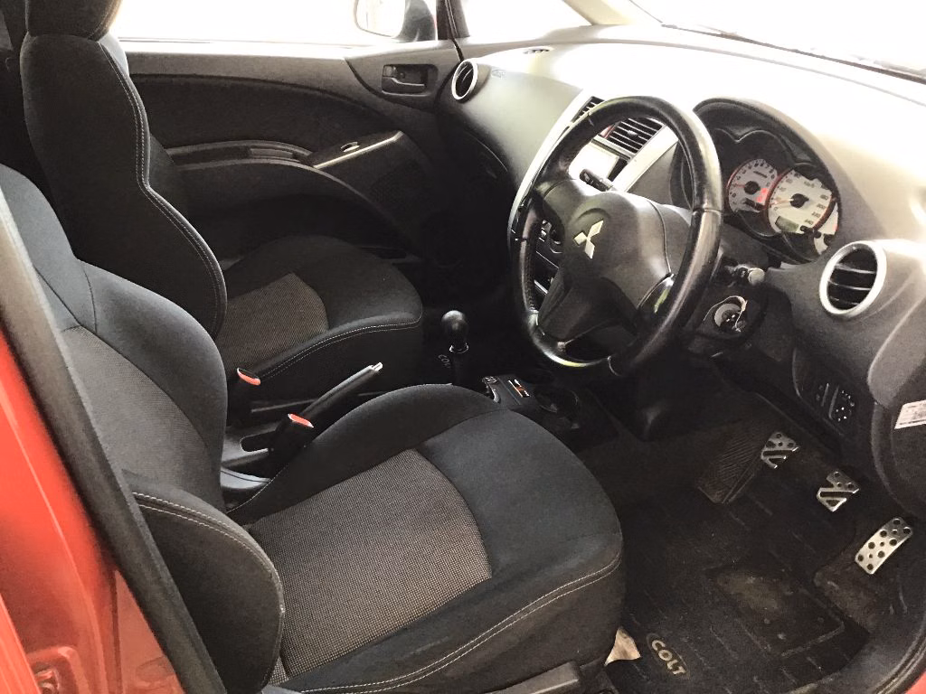 MITSUBISHI COLT