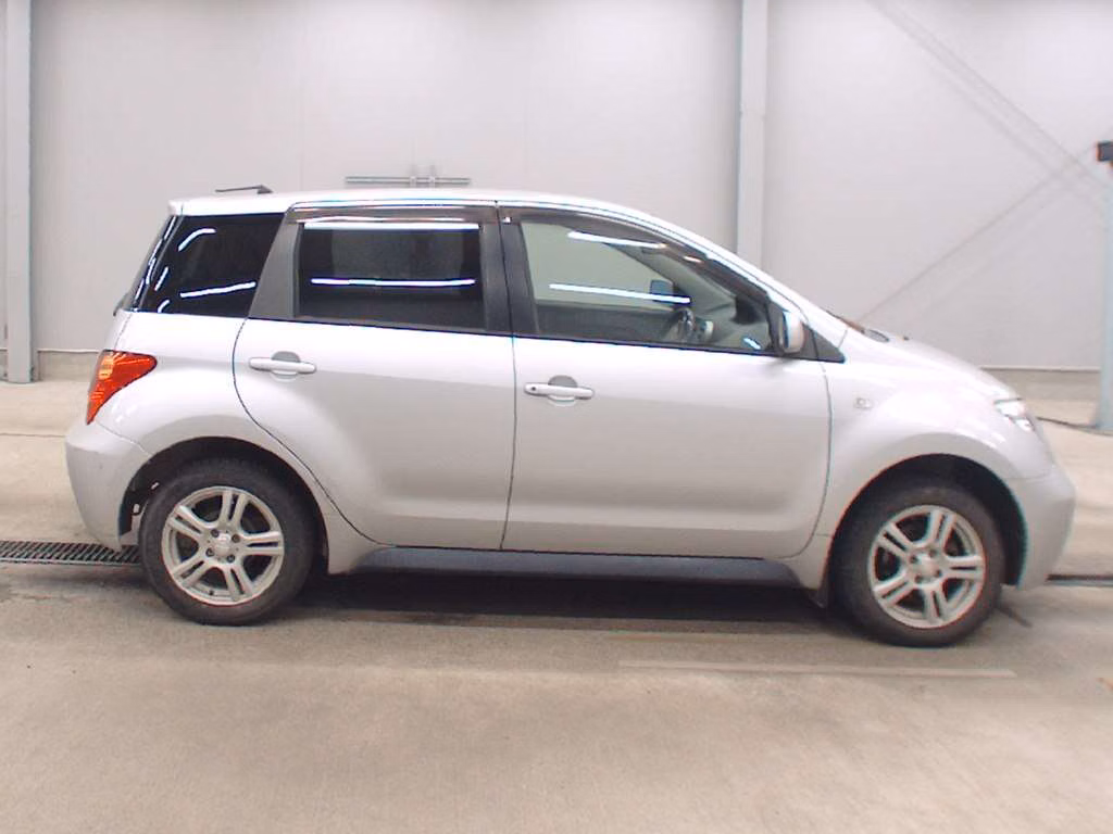 TOYOTA IST