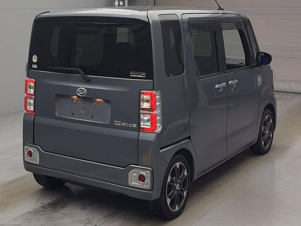 DAIHATSU WAKE