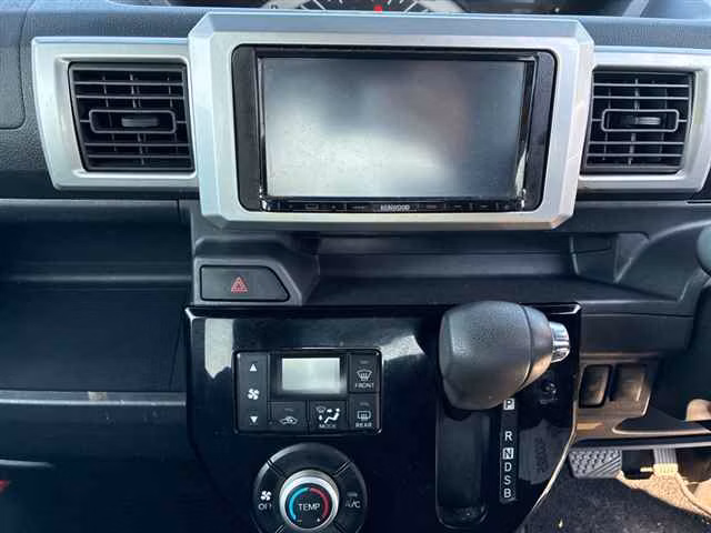 DAIHATSU WAKE