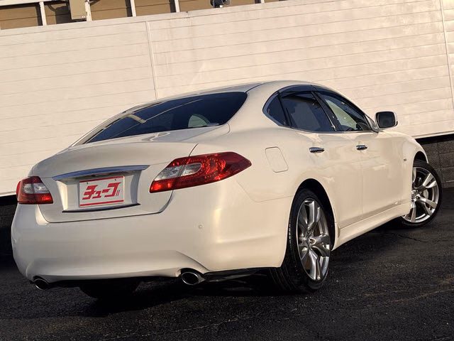 NISSAN FUGA