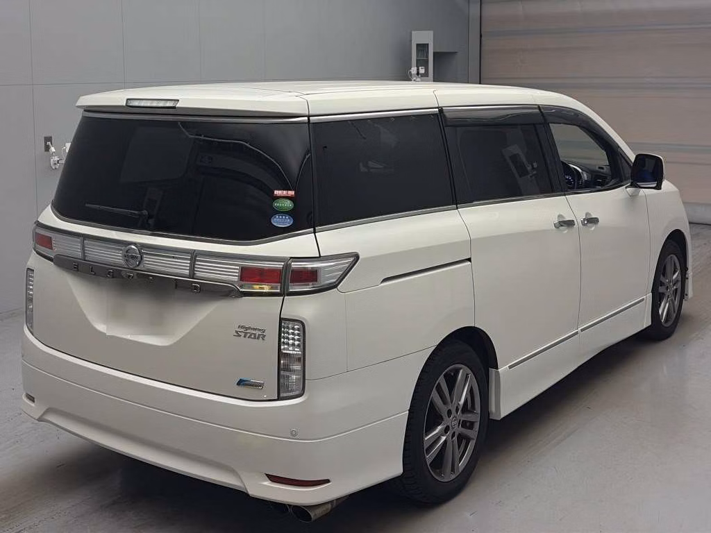 NISSAN ELGRAND