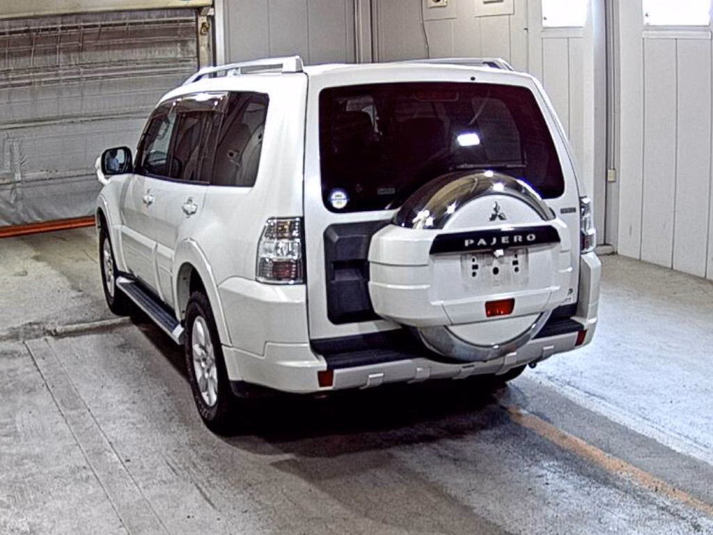 MITSUBISHI PAJERO