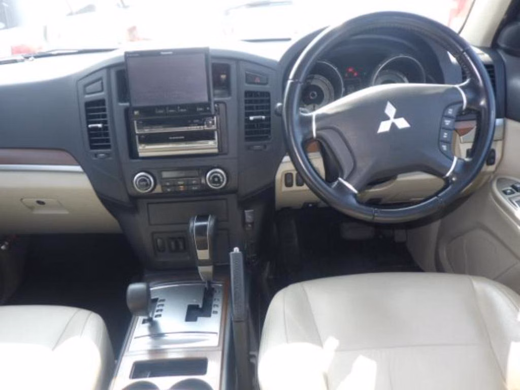 MITSUBISHI PAJERO