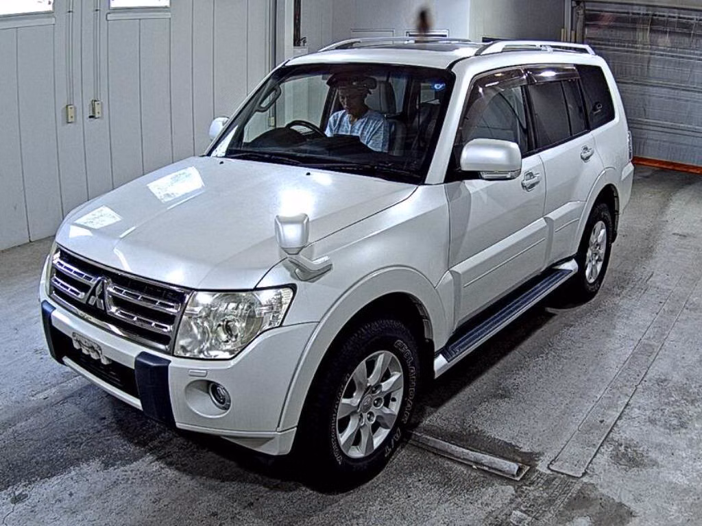 MITSUBISHI PAJERO