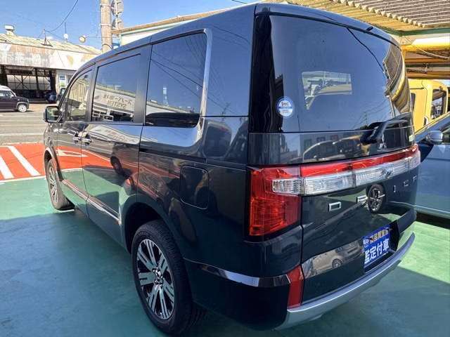 MITSUBISHI DELICA D:5