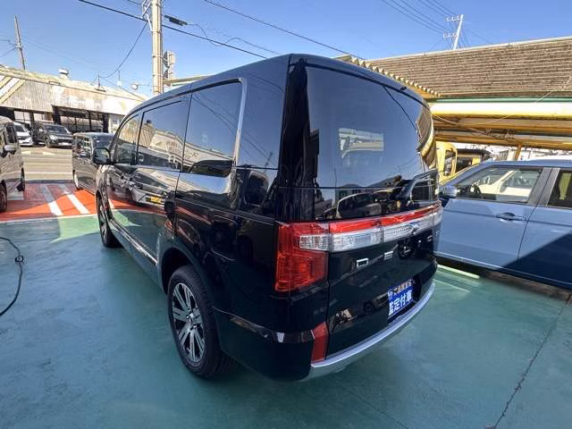 MITSUBISHI DELICA D:5