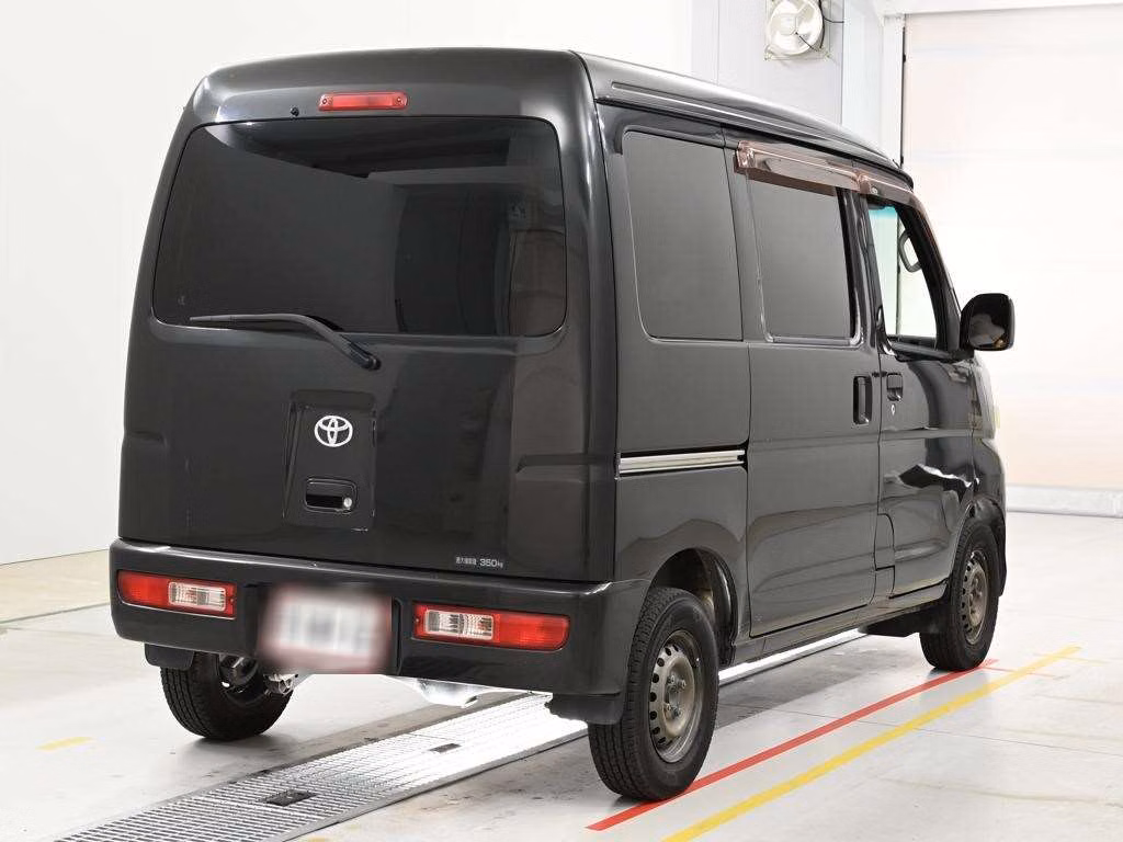 TOYOTA PIXIS VAN