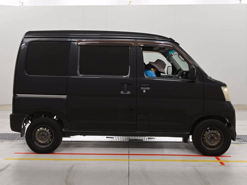 TOYOTA PIXIS VAN