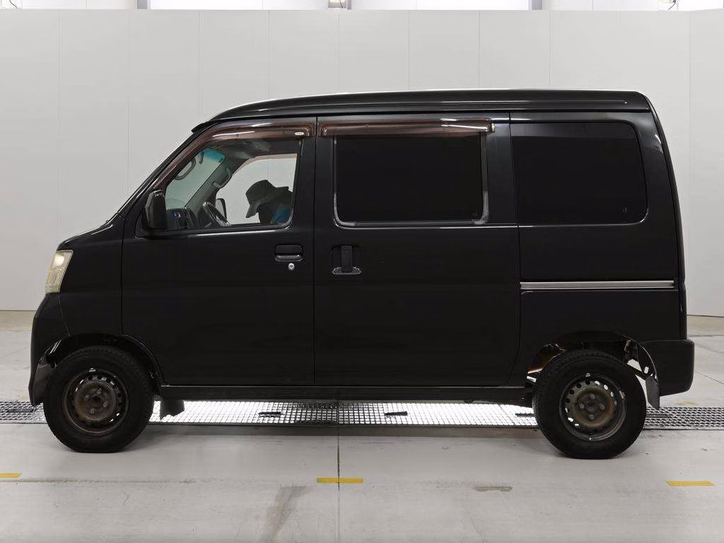 TOYOTA PIXIS VAN