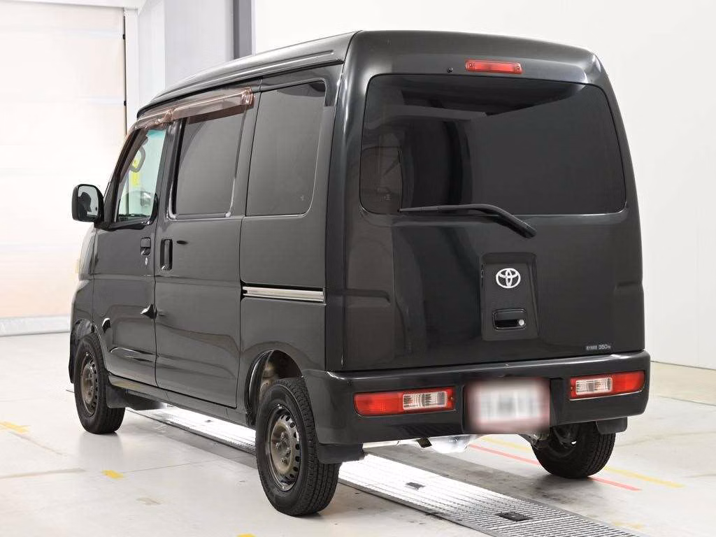 TOYOTA PIXIS VAN