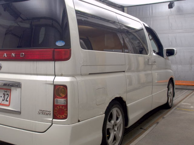 NISSAN ELGRAND