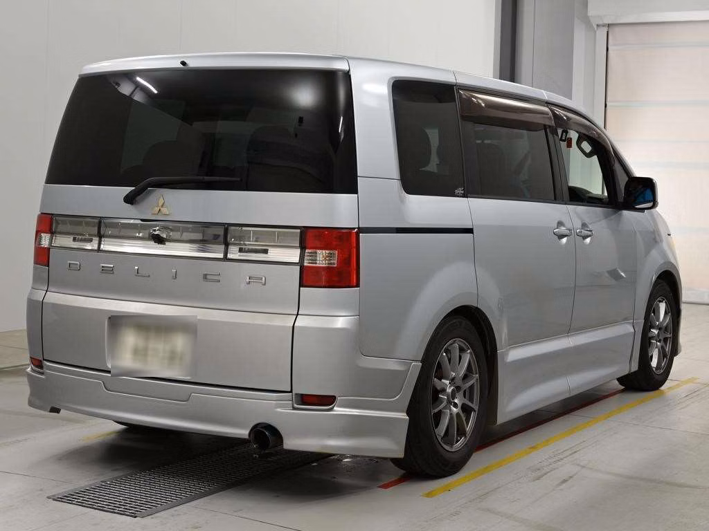 MITSUBISHI DELICA D:5