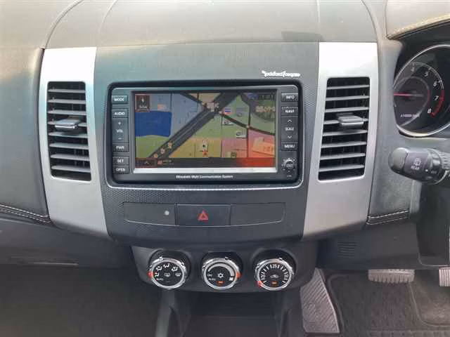 MITSUBISHI OUTLANDER