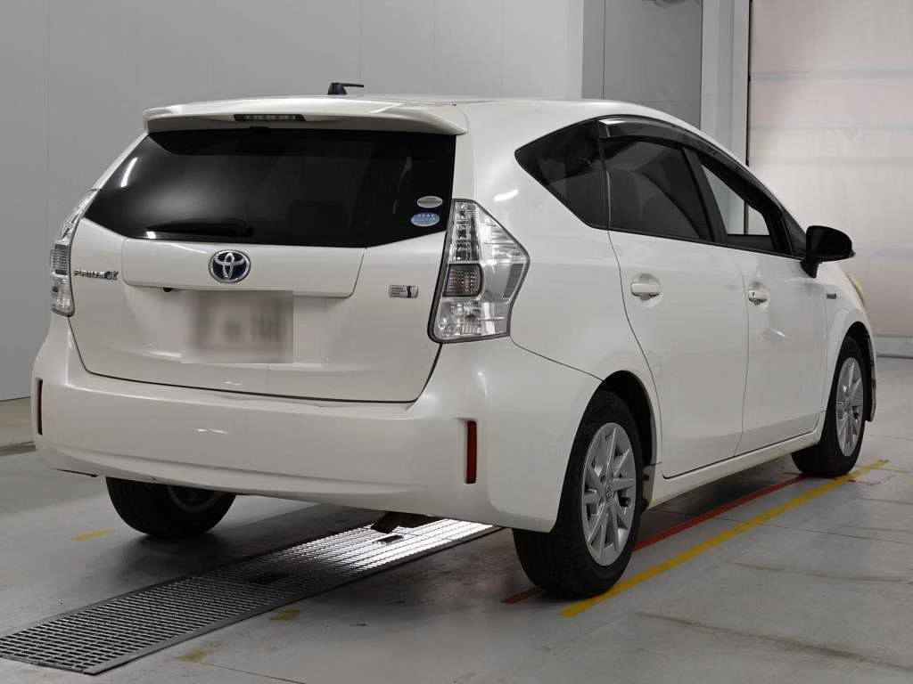 TOYOTA PRIUS ALPHA
