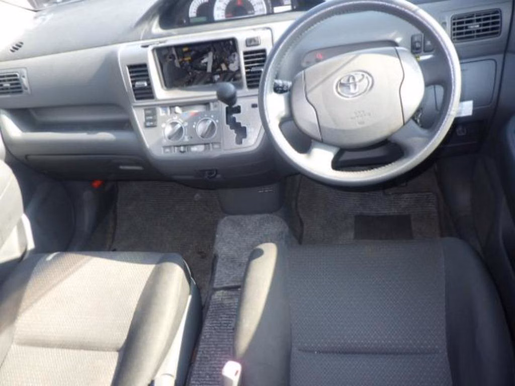 TOYOTA RAUM