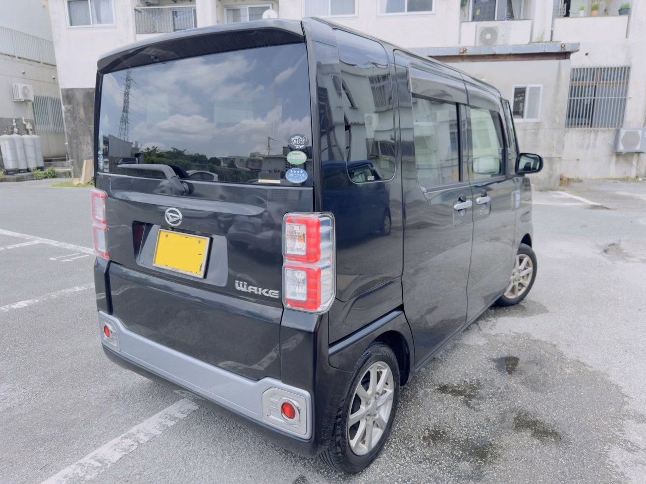 DAIHATSU WAKE