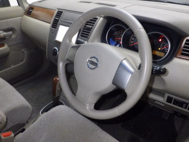 NISSAN TIIDA LATIO