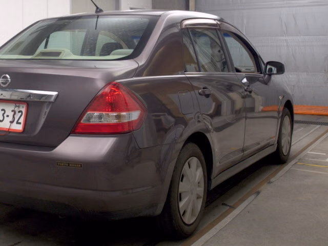 NISSAN TIIDA LATIO
