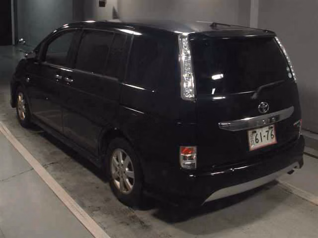 TOYOTA ISIS