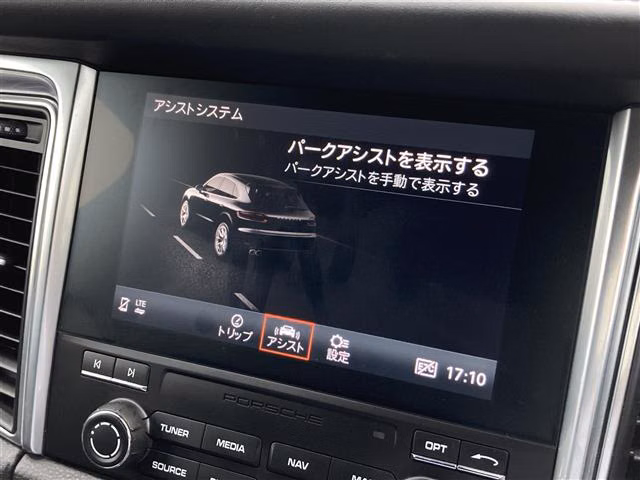 PORSCHE MACAN