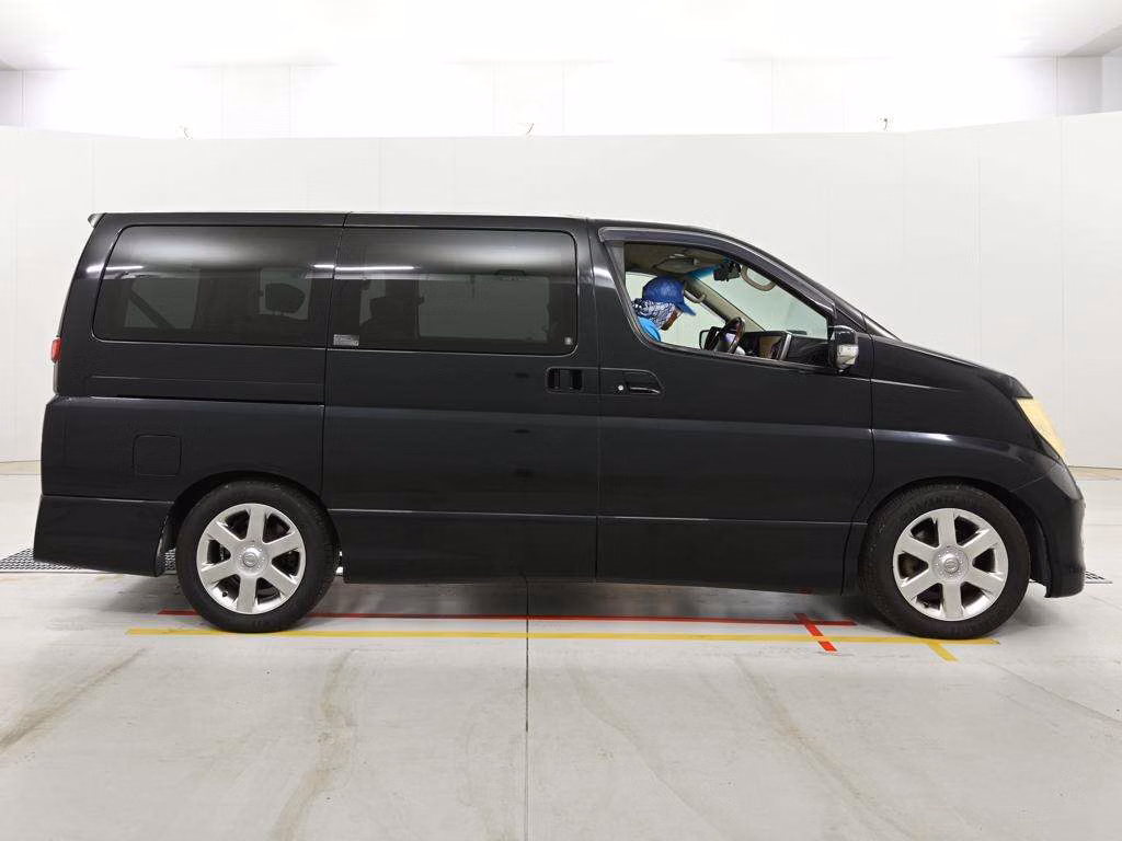 NISSAN ELGRAND