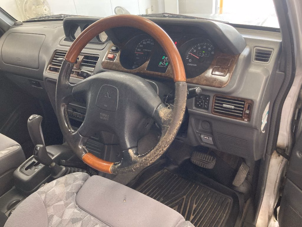 MITSUBISHI PAJERO