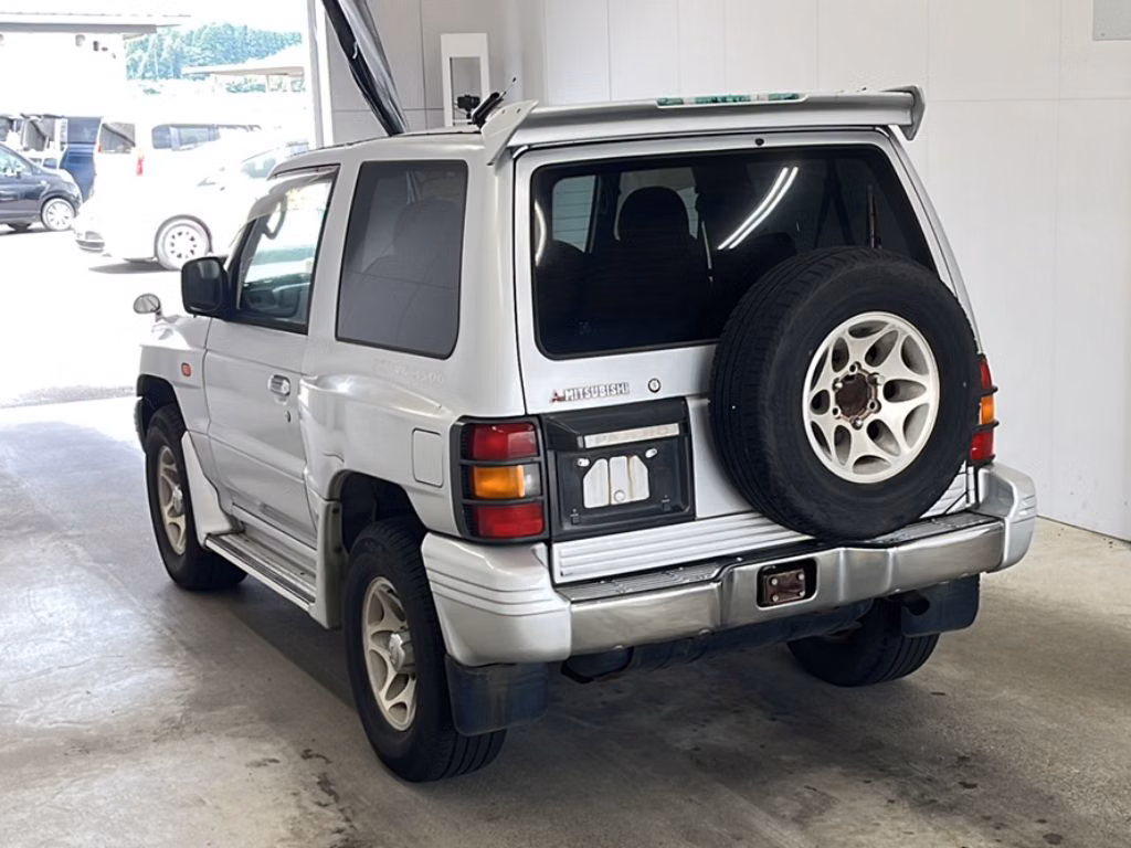 MITSUBISHI PAJERO