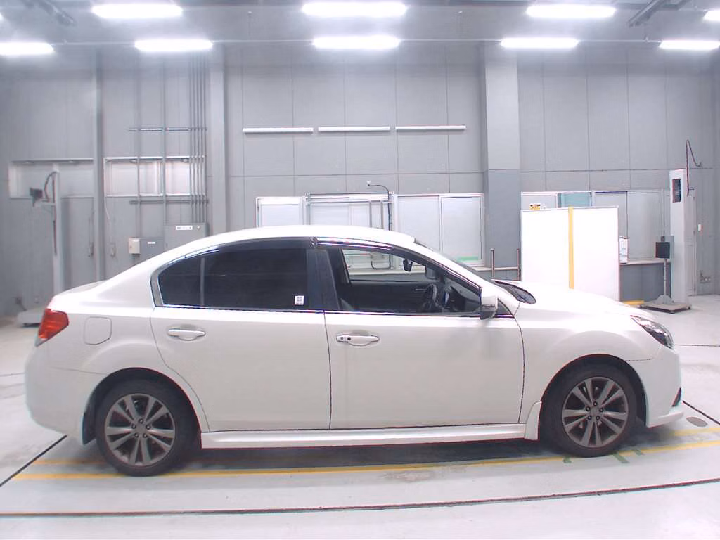 SUBARU LEGACY B4