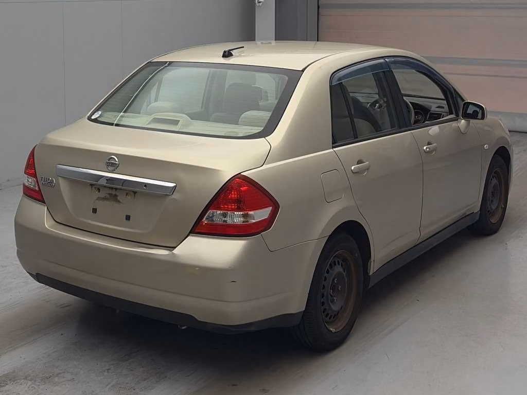 NISSAN TIIDA LATIO