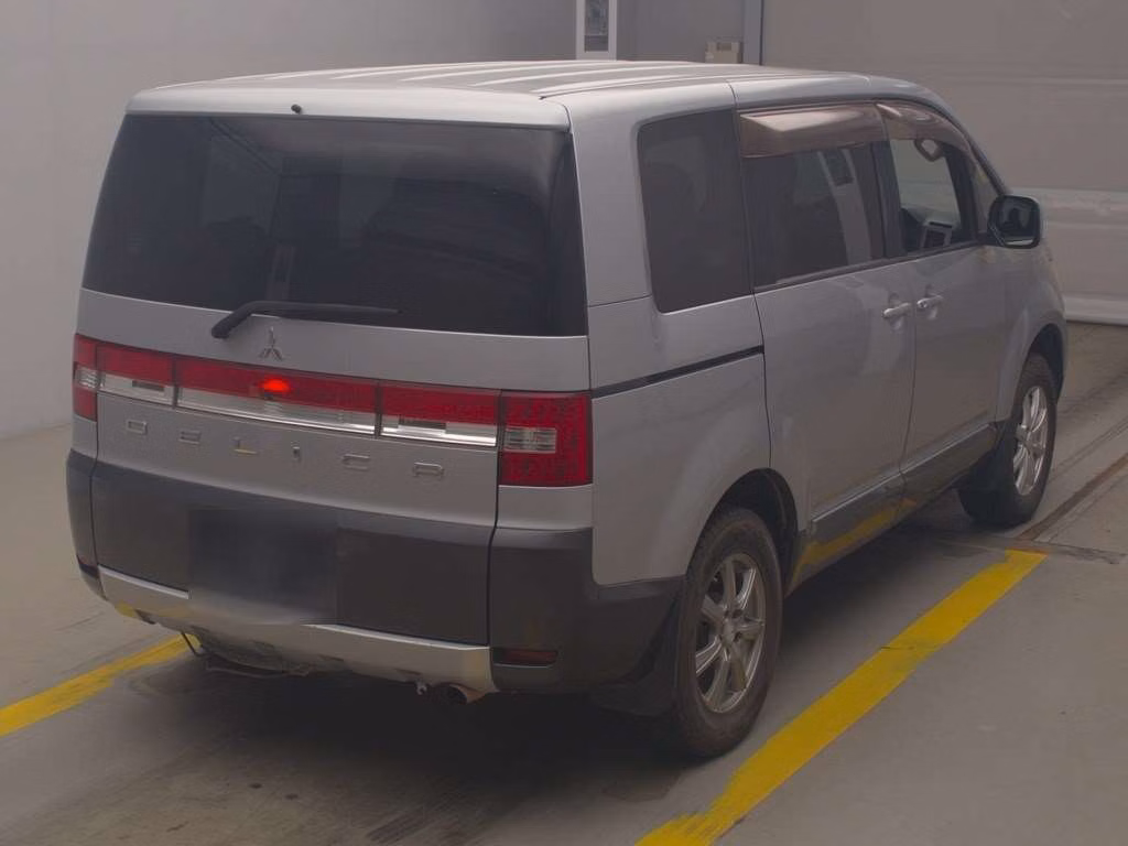 MITSUBISHI DELICA D:5