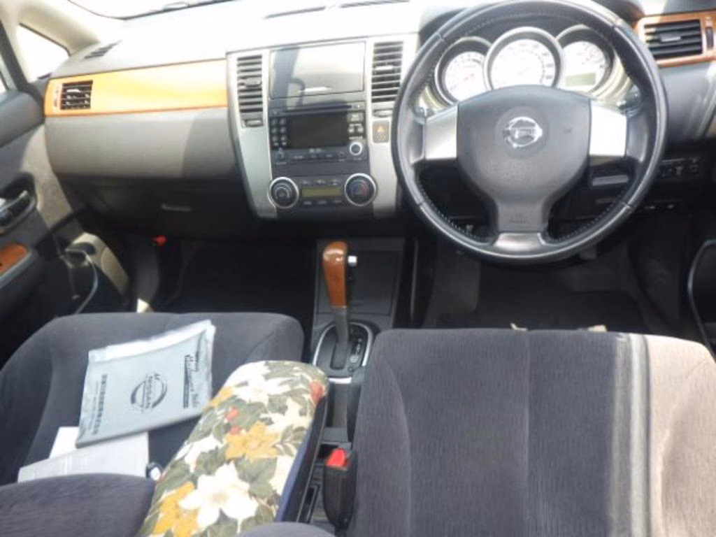 NISSAN TIIDA LATIO