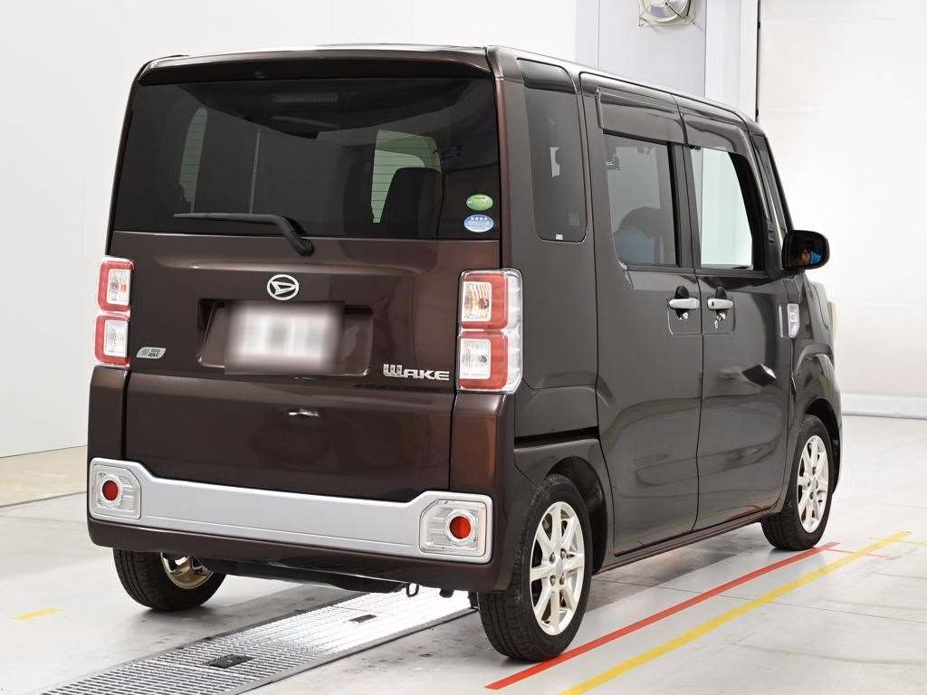 DAIHATSU WAKE
