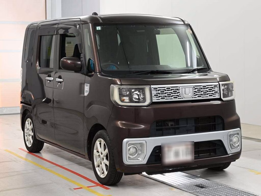 DAIHATSU WAKE