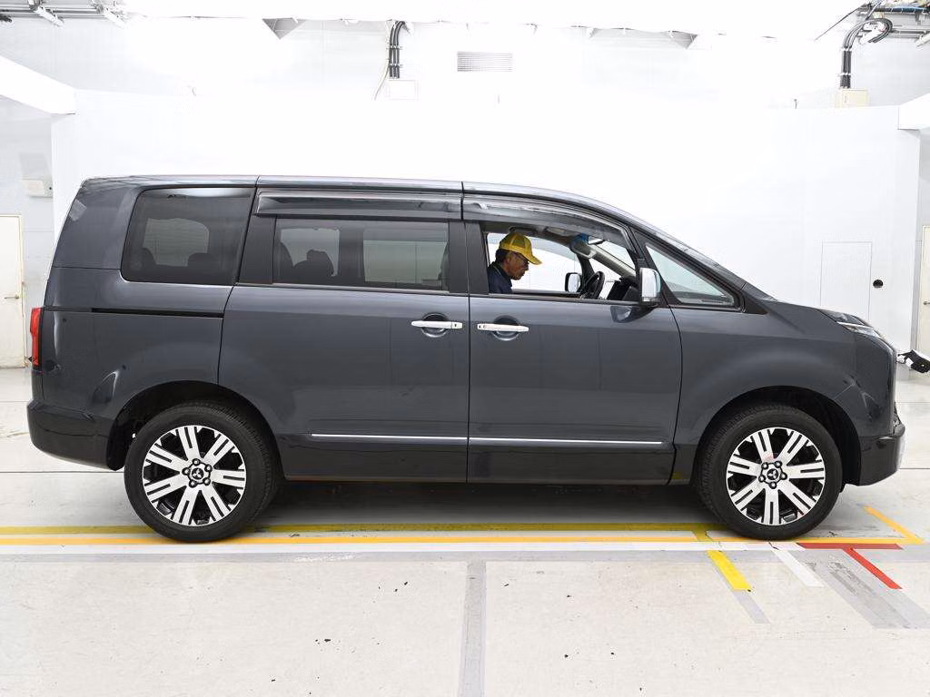 MITSUBISHI DELICA D:5
