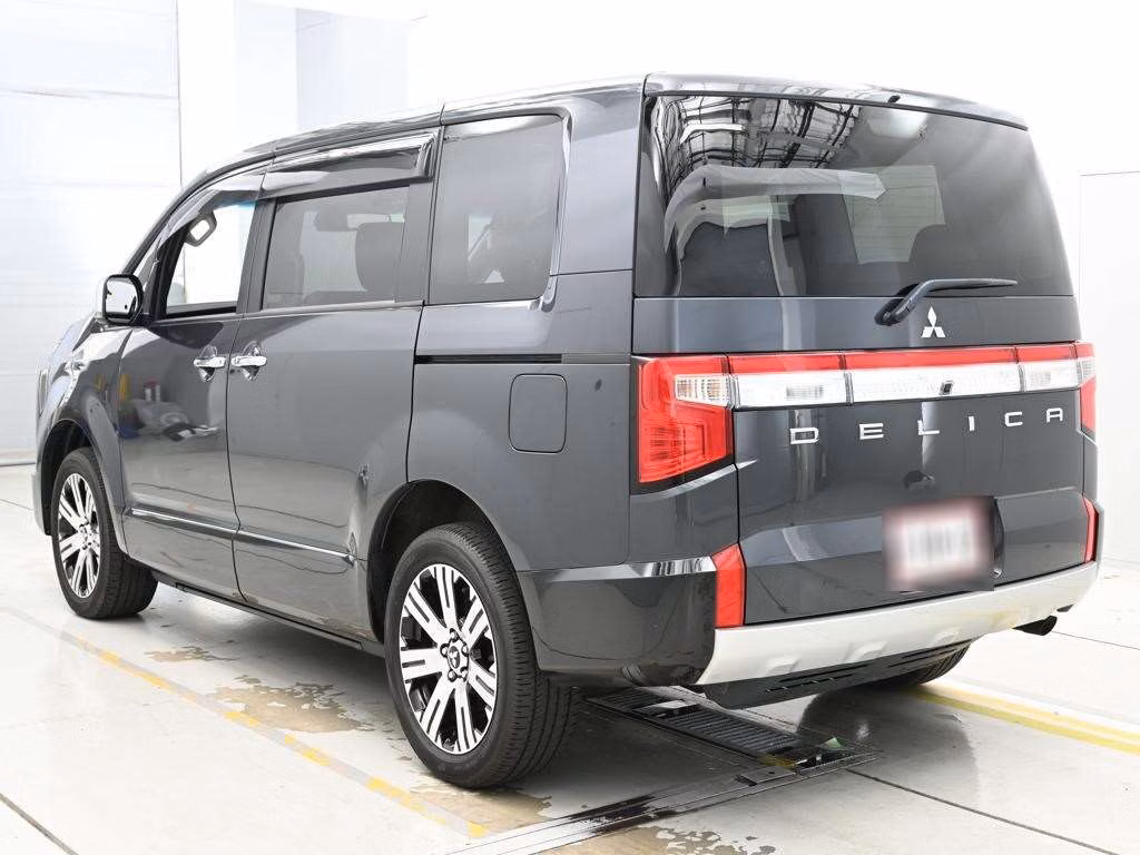 MITSUBISHI DELICA D:5