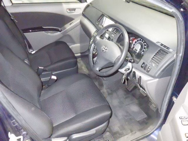 TOYOTA ISIS