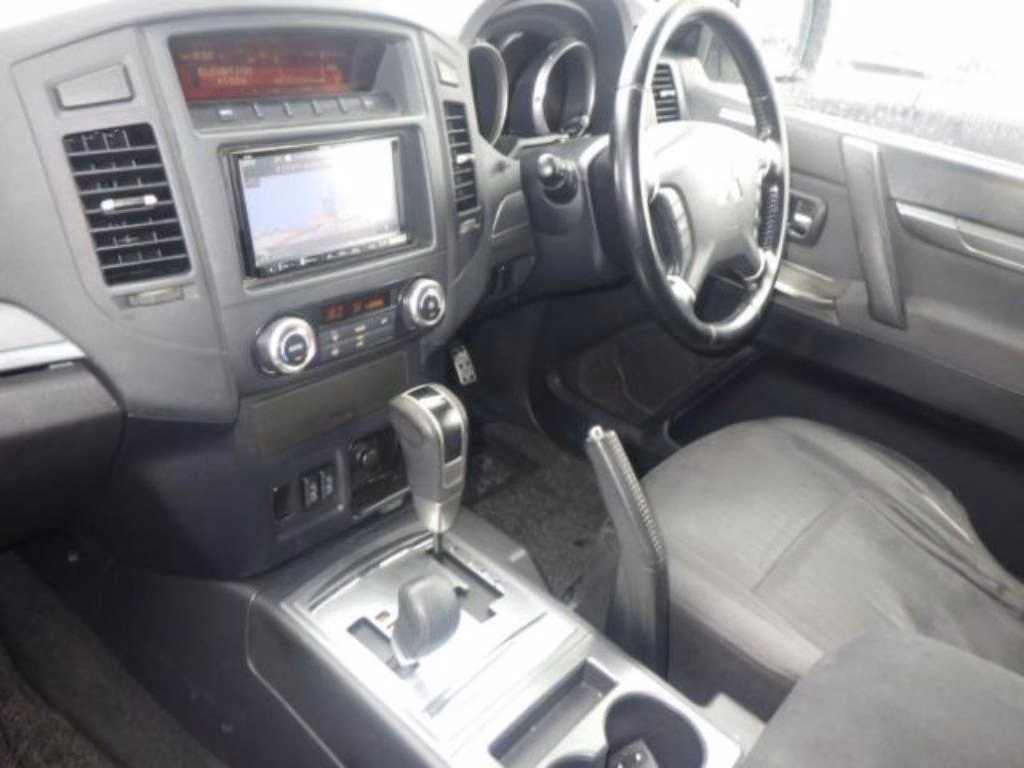 MITSUBISHI PAJERO