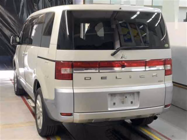 MITSUBISHI DELICA D:5