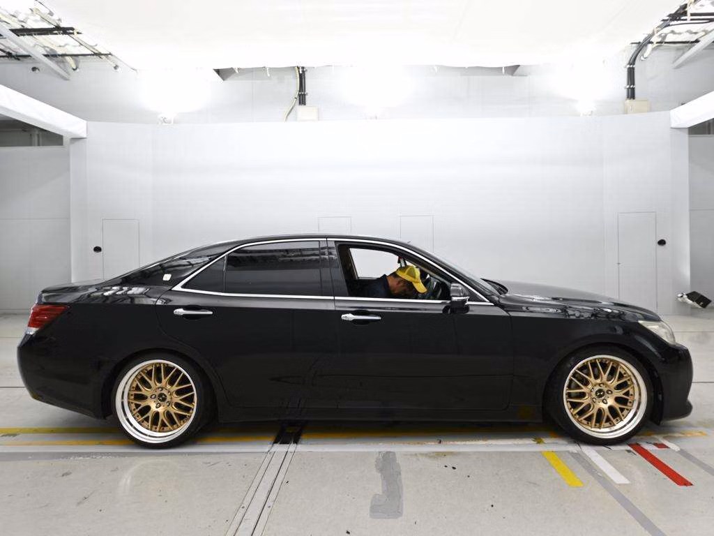 TOYOTA CROWN