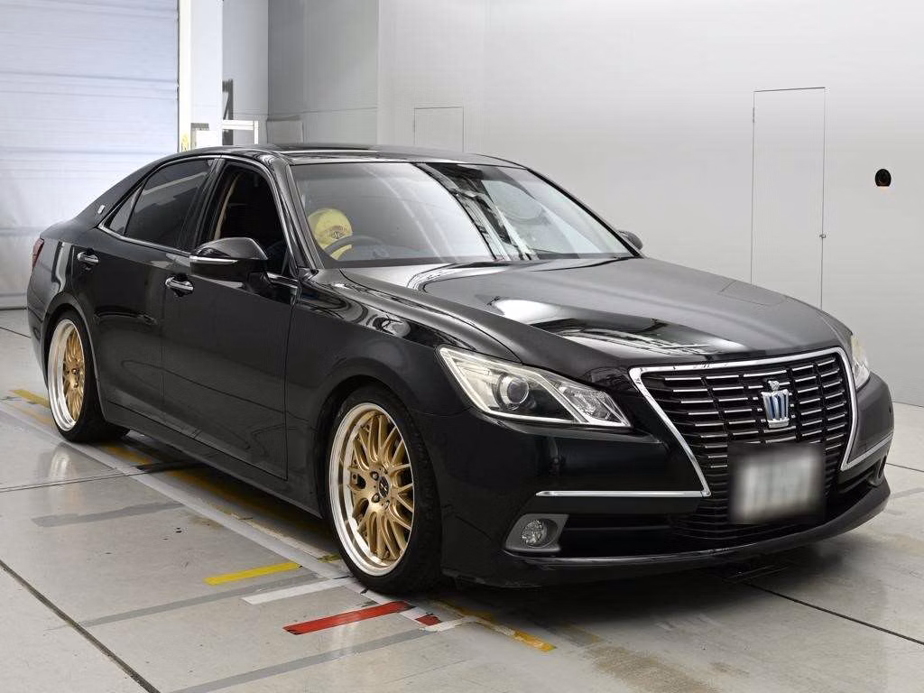 TOYOTA CROWN