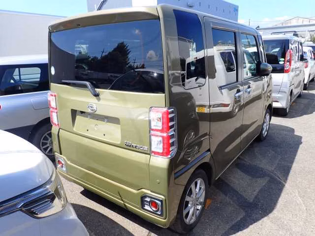 DAIHATSU WAKE