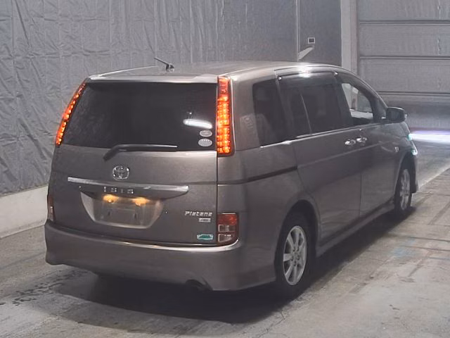 TOYOTA ISIS