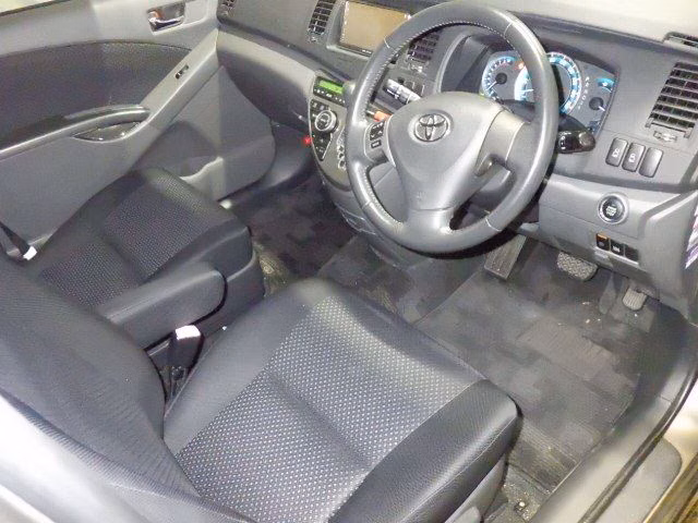 TOYOTA ISIS