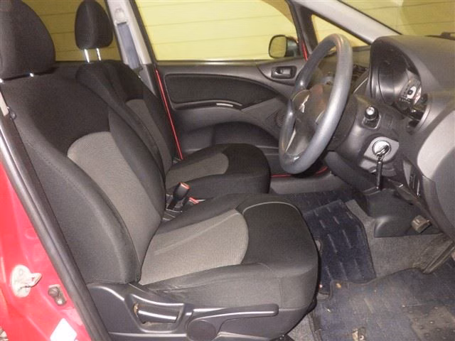 MITSUBISHI COLT