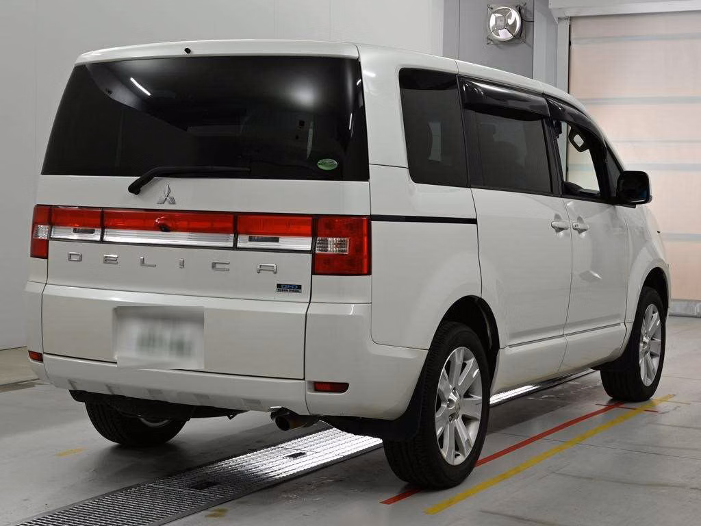 MITSUBISHI DELICA D:5