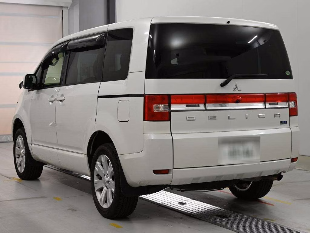 MITSUBISHI DELICA D:5