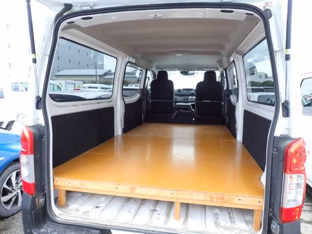 NISSAN CARAVAN